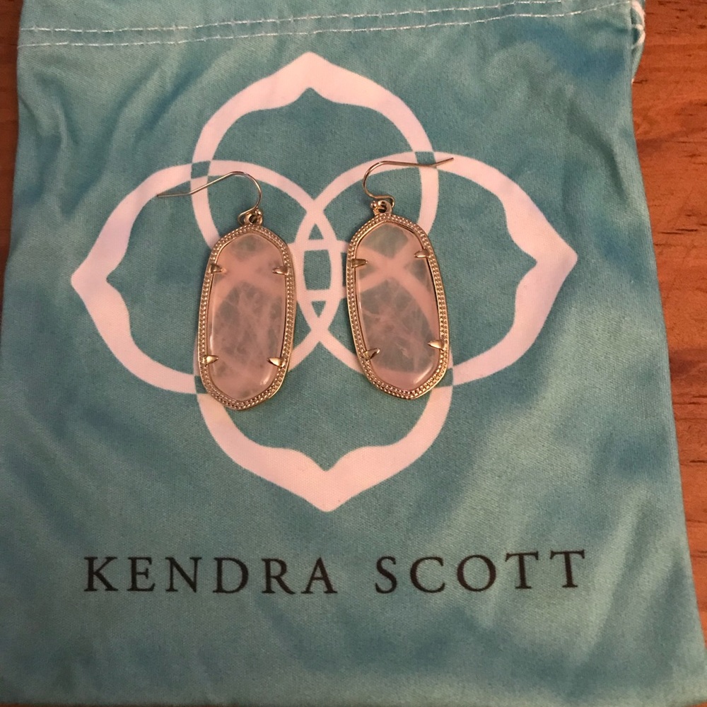 Kendra Scott Elle light pink earrings